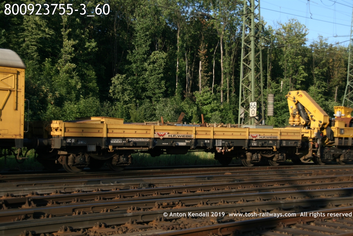 800923755-3_60.jpg
